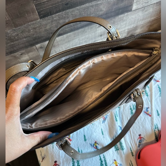 Michael Kora Voyager Tote - Picture 2 of 5